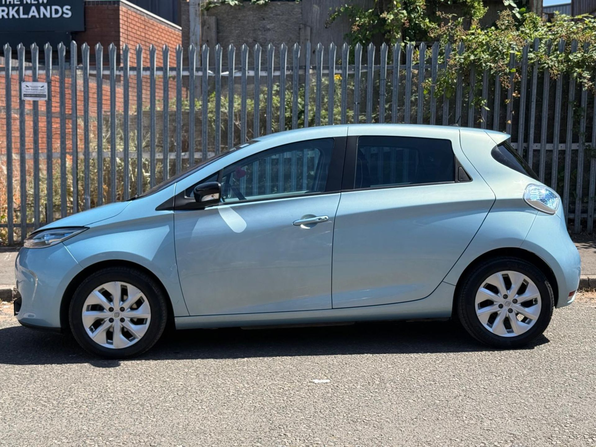 2014 RENAULT ZOE DYNAMIQUE INTENS AUTO – 68K MILES – 91% BATTERY HEALTH >>--NO VAT ON HAMMER--<< - Image 6 of 36