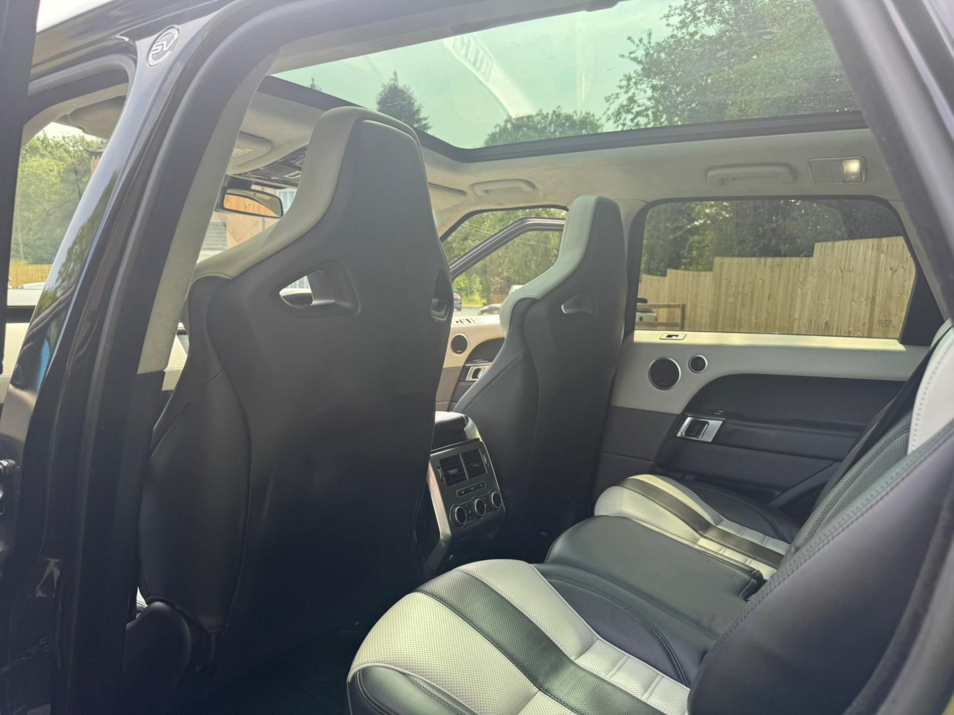 2015 LAND ROVER RANGE ROVER SPORT SVR V8 AUTO – 5.0L PETROL – 4WD >>--NO VAT ON HAMMER--<< - Image 7 of 31