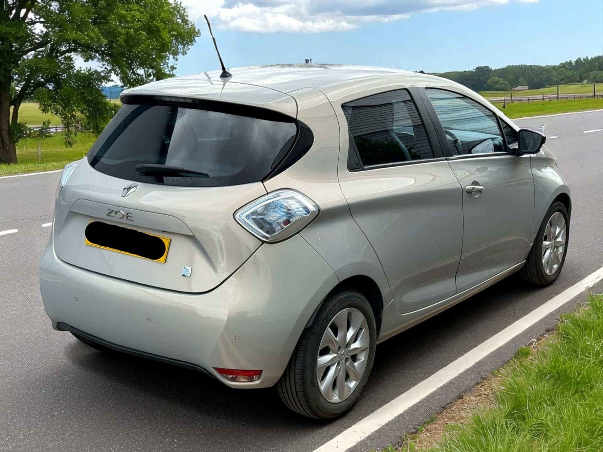 2016 RENAULT ZOE DYNAMIQUE NAV AUTO – 22KWH ELECTRIC HATCHBACK >>--NO VAT ON HAMMER--<< - Image 8 of 27