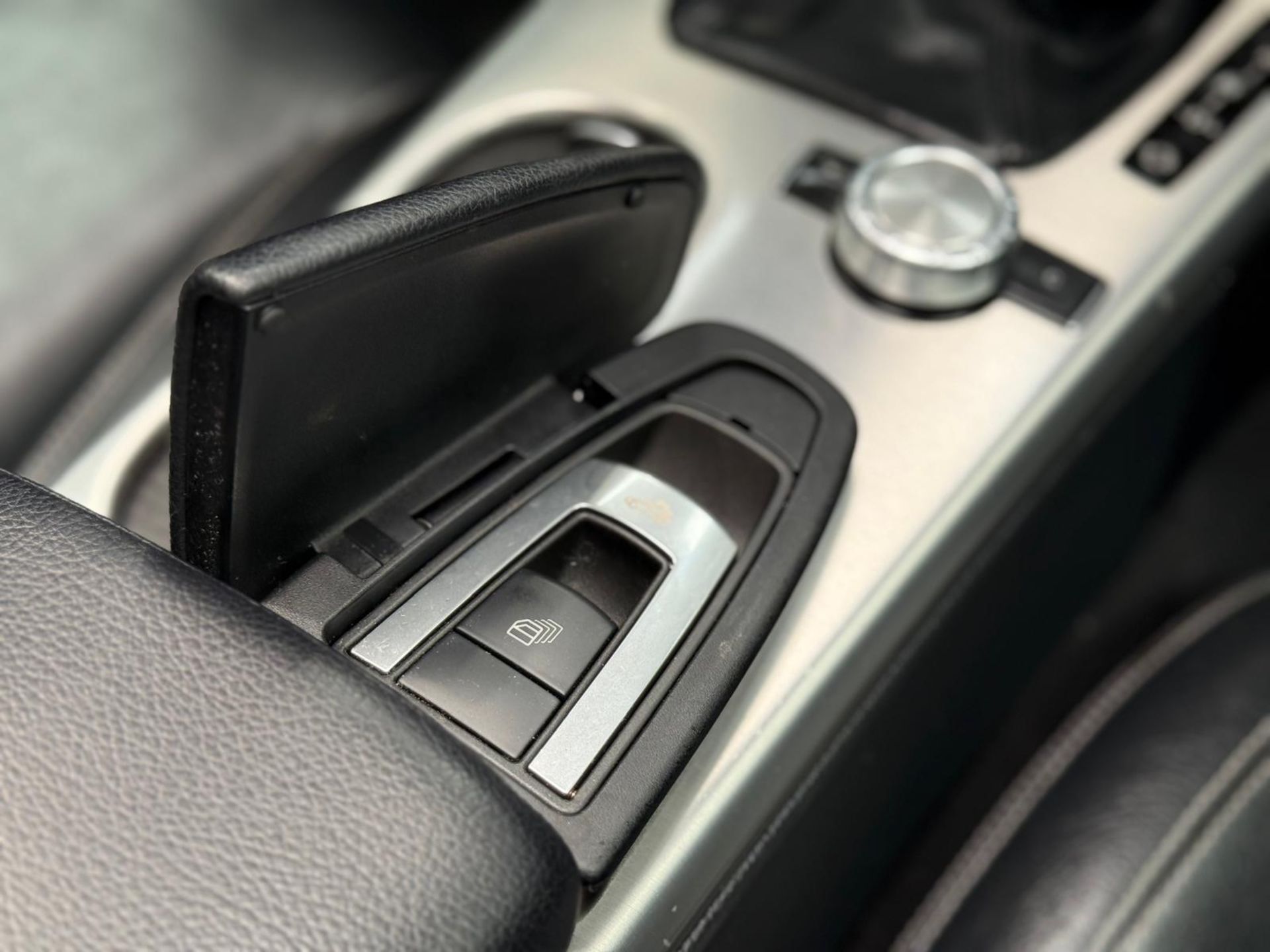 2012 MERCEDES-BENZ SLK200 BLUEEFFICIENCY AUTO – 1.8 PETROL– 147K MILES >>--NO VAT ON HAMMER--<< - Image 28 of 38