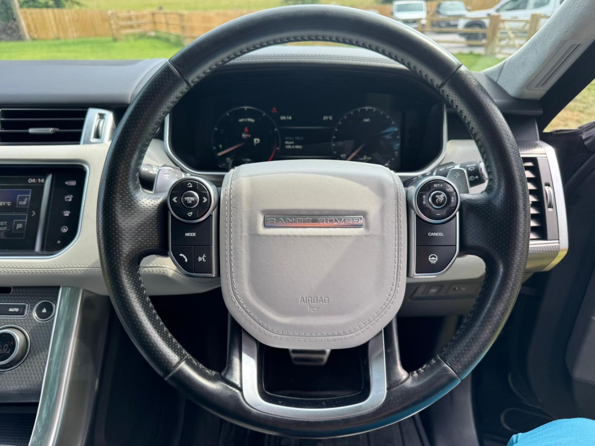 2015 LAND ROVER RANGE ROVER SPORT SVR V8 AUTO – 5.0L PETROL – 4WD >>--NO VAT ON HAMMER--<< - Image 11 of 31