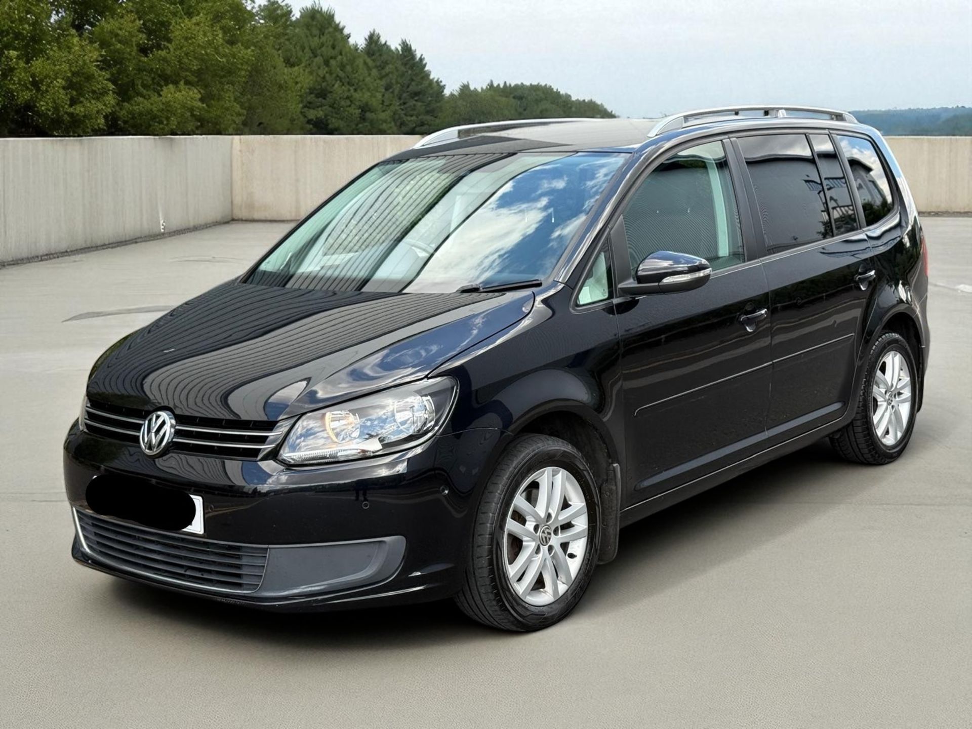 2014 VOLKSWAGEN TOURAN SE BLUE TECH TDI – 1.6 DIESEL – MANUAL – 7 SEATER >>--NO VAT ON HAMMER--<< - Image 16 of 41