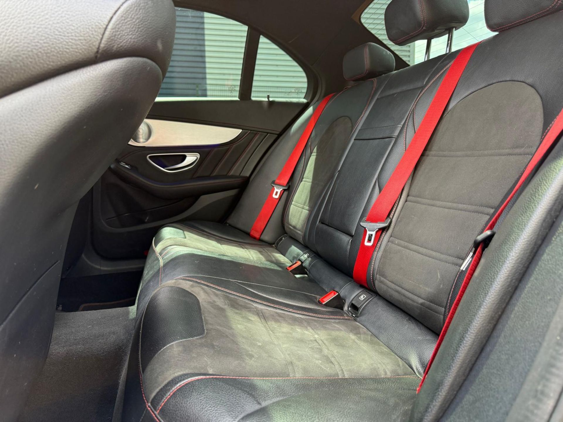 2019 MERCEDES-BENZ AMG C 43 PREMIUM PLUS – 4MATIC – 3.0 V6 >>--NO VAT ON HAMMER--<< - Image 16 of 38