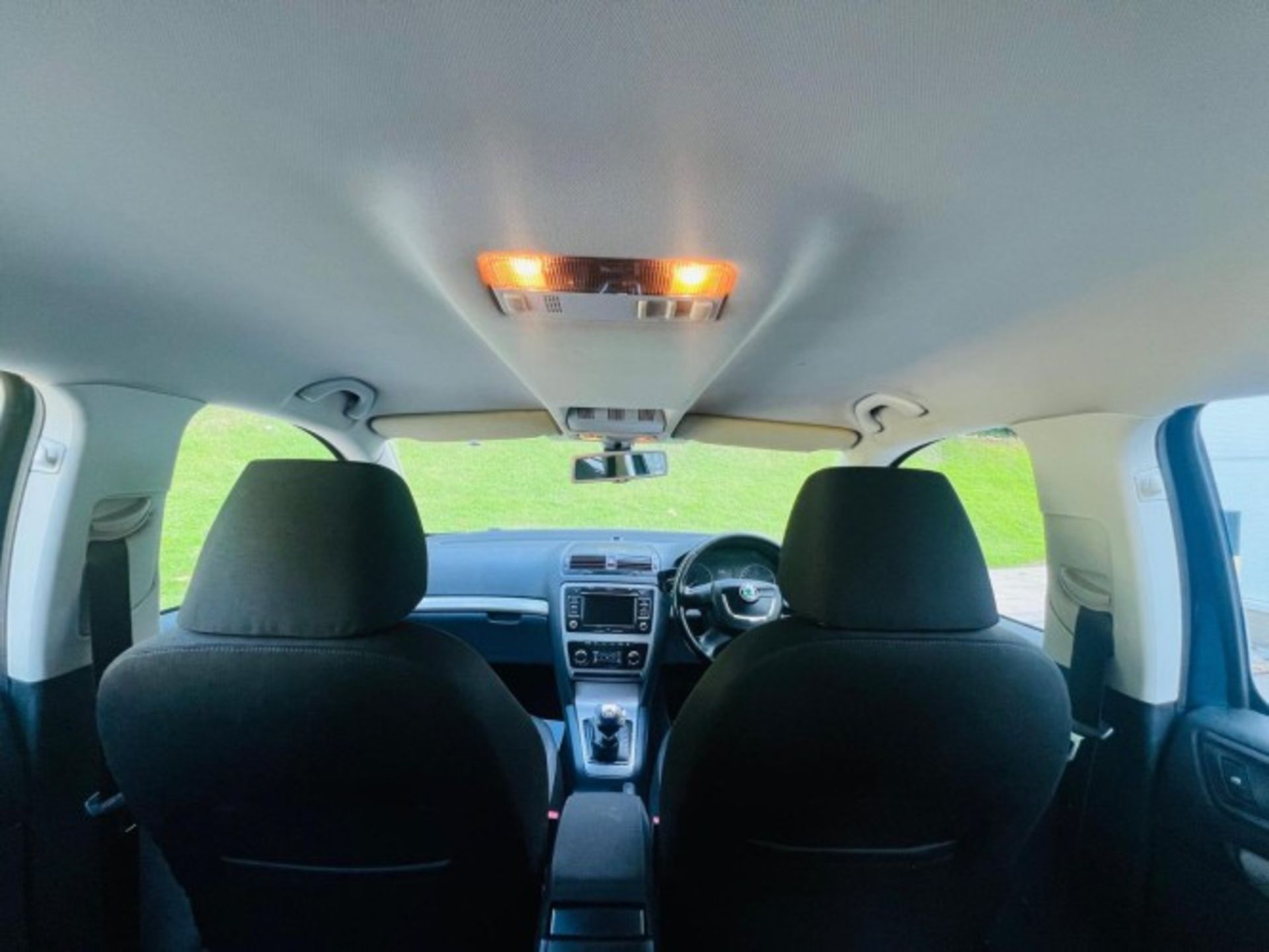 2012 SKODA OCTAVIA 1.6 TDI ELEGANCE DSG – 5DR ESTATE >>--NO VAT ON HAMMER--<< - Image 27 of 41
