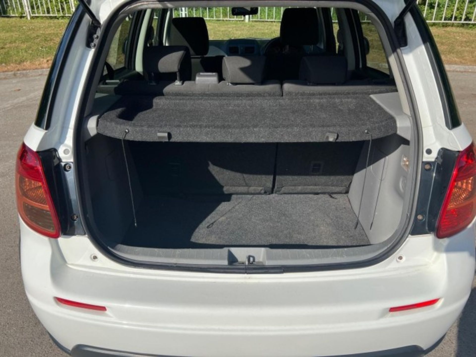 2011 SUZUKI SX4 1.6 SZ5 4GRIP 5DR – 114,414 MILES >>--NO VAT ON HAMMER--<< - Image 24 of 27
