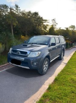 TOYOTA HILUX PICK-UP TRUCK INVINCIBLE – 2012 **(ONLY 99K MILEAGE)**