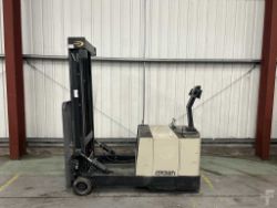 **(INCLUDES CHARGER)** DAEWOO B15T ELECTRIC 3-WHEEL FORKLIFT (1998)