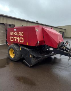 NEW HOLLAND D710 LARGE SQUARE BALER