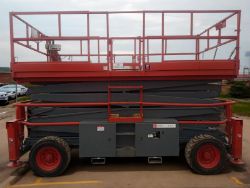 SKYJACK 9250 SCISSOR LIFT ACCESS PLATFORM