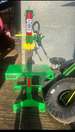 NEW LOG SPLITTER – 25 TON CAPACITY