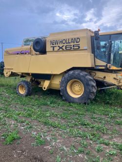 NEW HOLLAND TX65 COMBINE HARVESTER