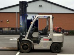 2016 TCM UG1F2A35DU LPG FORKLIFT – 3,500KG CAPACITY – TRIPLEX MAST