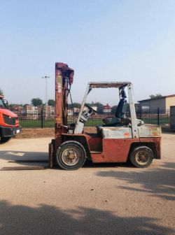 1990 NISSAN 40 – 4 TON DIESEL FORKLIFT