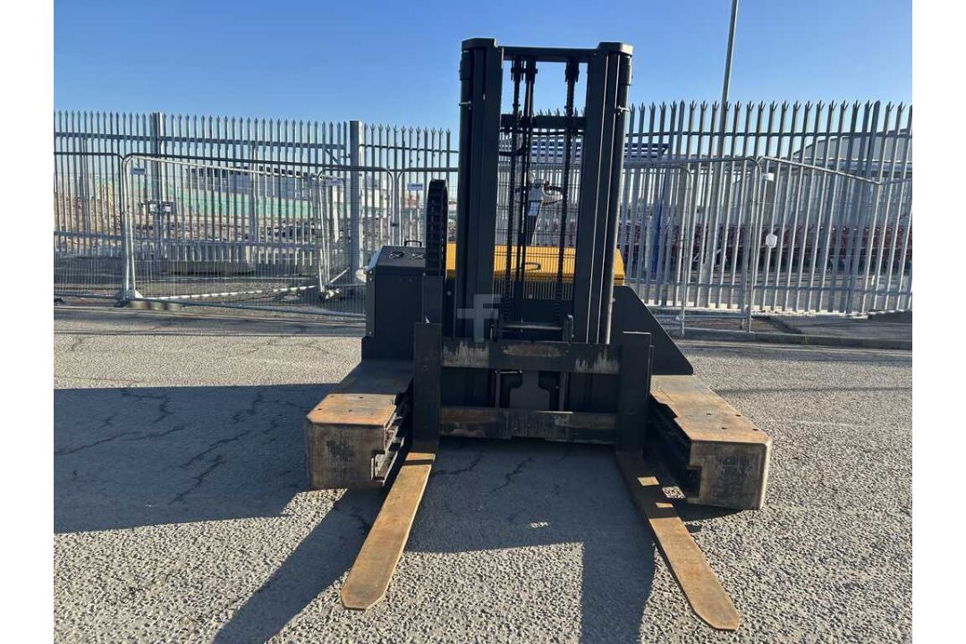 **(INCLUDES CHARGER)** ROBUR SBP XT HD 4VR 2520 FOUR-WAY TRUCK – 2018 - Image 2 of 3