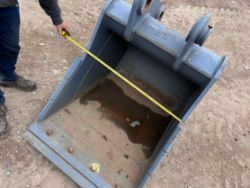 3 FOOT BLADED DIGGING BUCKET ON 80MM PINS – EXCAVATOR ATTACHMENT – STRICKLAND