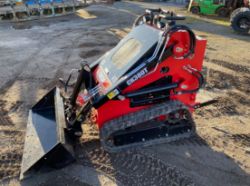 NEW & UNUSED – V TWIN ELECTRIC START ENGINE – RUBBER TRACKS – PIPED FOR GRAB