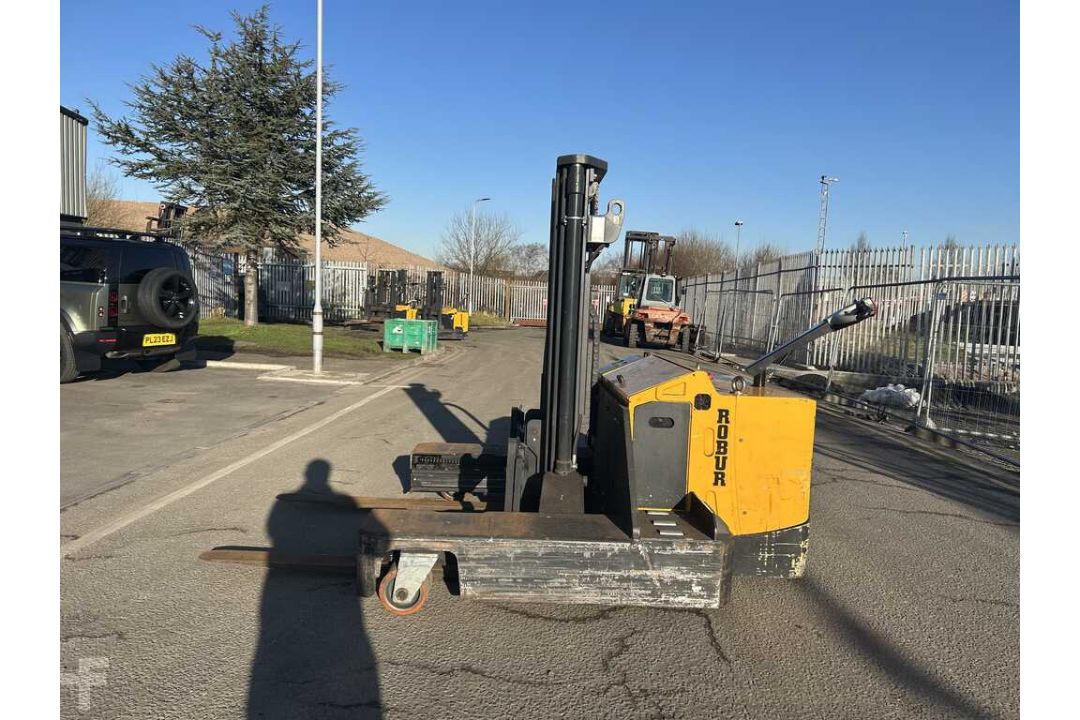 **(INCLUDES CHARGER)** ROBUR SBP XT HD 4VR 2520 FOUR-WAY TRUCK – 2018 - Image 1 of 3