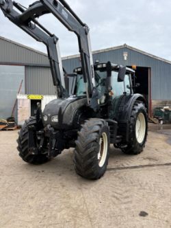 2010 VALTRA N142 TRACTOR WITH LOADER