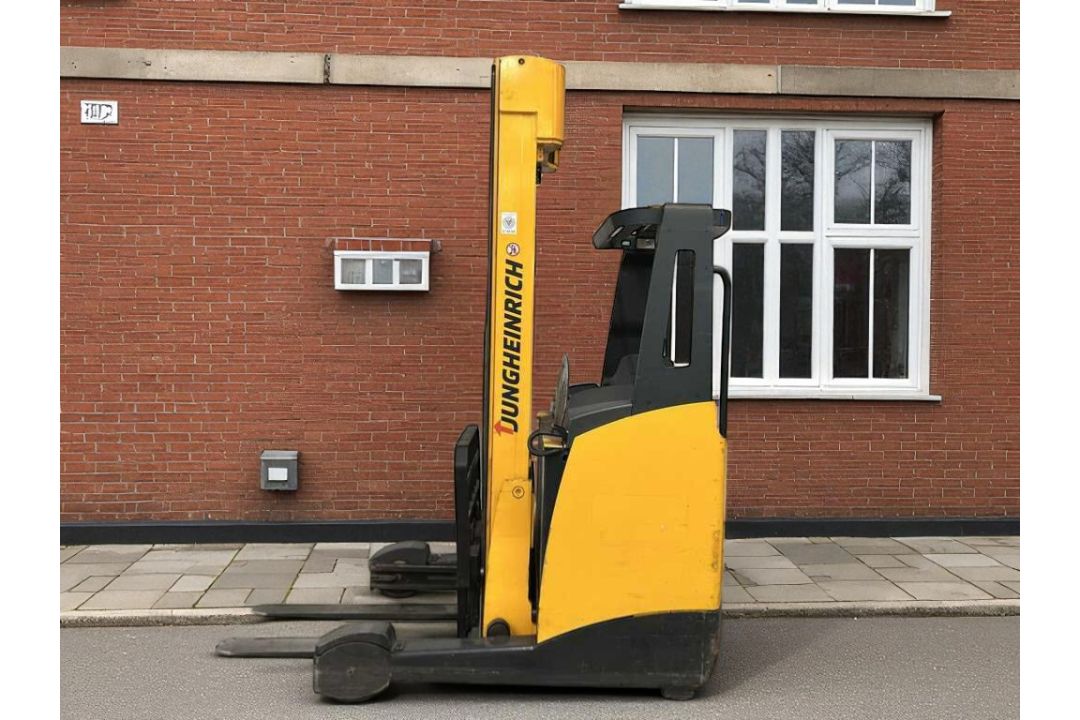2006 JUNGHEINRICH ETV216 REACH TRUCK – 1,600 KG CAPACITY **(INCLUDES CHARGER)** - Image 1 of 3