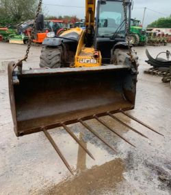 DUNG FORK WITH CHILTON BRACKETS