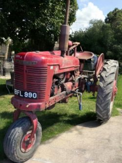 INTERNATIONAL FARMALL H TRACTOR