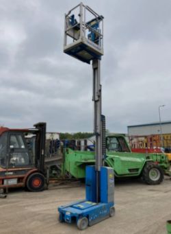 2010 GENIE GR-15 VERTICAL MAST LIFT – SELF PROPELLED ACCESS PLATFORM