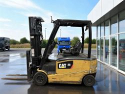 2017 CAT EP20PN 4-WHEEL ELECTRIC FORKLIFT – TRIPLEX MAST **(INCLUDES CHARGER)**