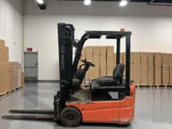**(INCLUDES CHARGER)** 2003 TOYOTA FBESF15 3-WHEEL ELECTRIC FORKLIFT – 1,500 KG CAPACITY