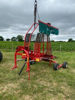 2017 KVERNELAND 9546 SINGLE ROTOR RAKE