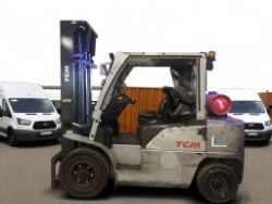 2016 TCM J1F4A40LQ LPG FORKLIFT – 4,000 KG CAPACITY – STANDARD MAST
