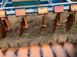 4 LEG SUBSOILER C/W DISCS AND PACKER