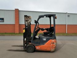 2012 CROWN 40WBTL ELECTRIC PALLET TRUCK – 1,350KG CAPACITY **(INCLUDES CHARGER)**
