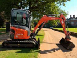 2021 KUBOTA U27-4 MINI EXCAVATOR – 2.7T – HYDRAULIC Q/H – FULL CAB