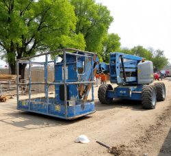 2008 GENIE Z45/25 ARTICULATED BOOM LIFT – 4X4 – 46FT REACH