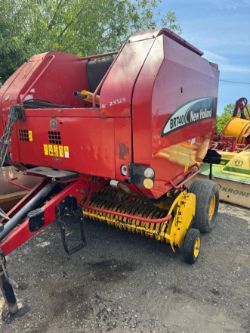 NEW HOLLAND BR740 ROUND BALER
