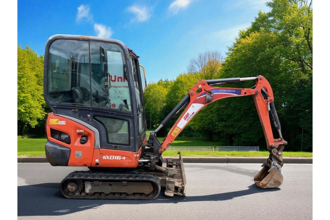 2017 KUBOTA KX016-4 1.6T MINI EXCAVATOR – FULL CAB – QUICK HITCH - Image 1 of 13