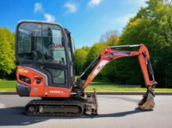 2017 KUBOTA KX016-4 1.6T MINI EXCAVATOR – FULL CAB – QUICK HITCH