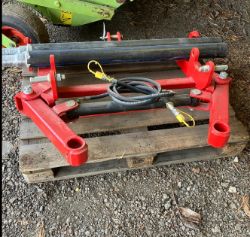 NEW ROUND BALE SQUEEZE – EURO 8 & 3-POINT LINKAGE