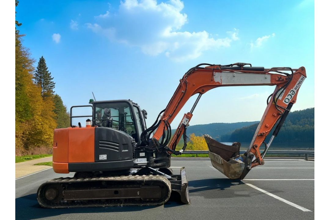 2018 HITACHI ZX85USB-5A 8 TONNE EXCAVATOR – QUICK HITCH – 2 BUCKETS – BLADE - Image 1 of 14