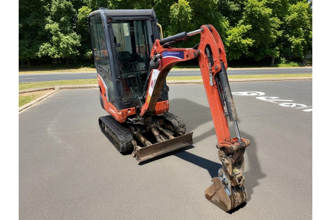 2017 KUBOTA KX016-4 1.6T MINI EXCAVATOR – FULL CAB – QUICK HITCH - Image 2 of 13