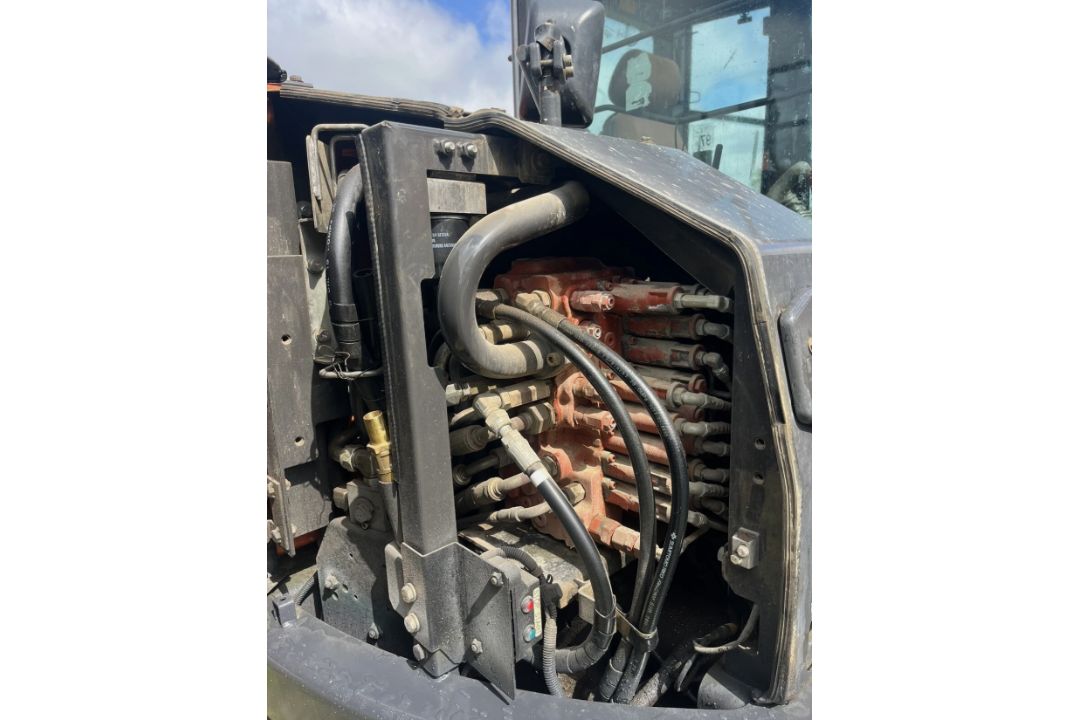 2018 HITACHI ZX85USB-5A 8 TONNE EXCAVATOR – QUICK HITCH – 2 BUCKETS – BLADE - Image 9 of 14