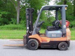 2007 TOYOTA 7FGF18 FORKLIFT – TRIPLE MAST – 1.5 TON