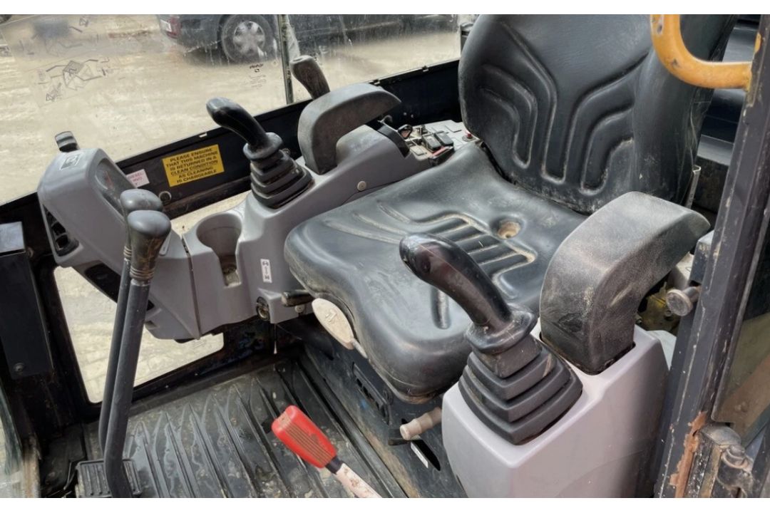 2017 KUBOTA KX016-4 1.6T MINI EXCAVATOR – FULL CAB – QUICK HITCH - Image 12 of 13