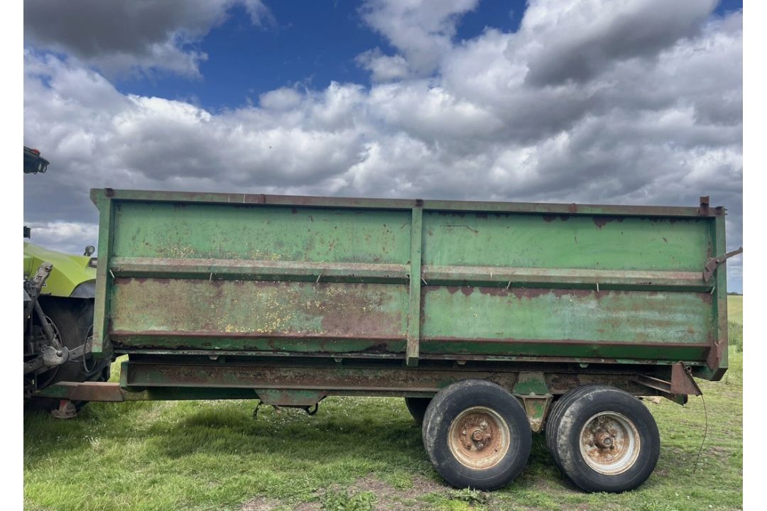 DOUBLE AXLE MUCK/GRAIN TIPPING TRAILER – TWIN RAMS – AGRICULTURAL USE - Image 2 of 7