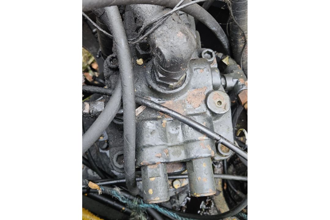 JCB JS200 / JS220 SLEW GEARBOX – 1997 – SQUARE BACK TYPE - Image 2 of 4