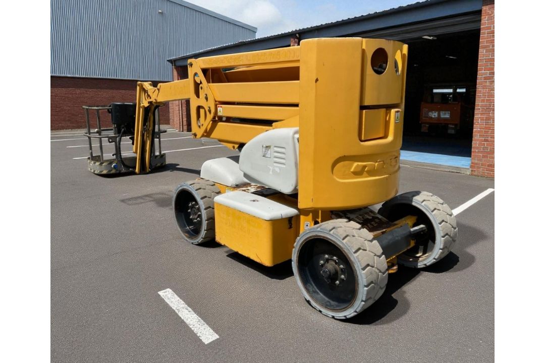 2014 NIFTYLIFT HR15 CHERRY PICKER – 15.5M WORKING HEIGHT, DIESEL & BATTERY - Image 11 of 15