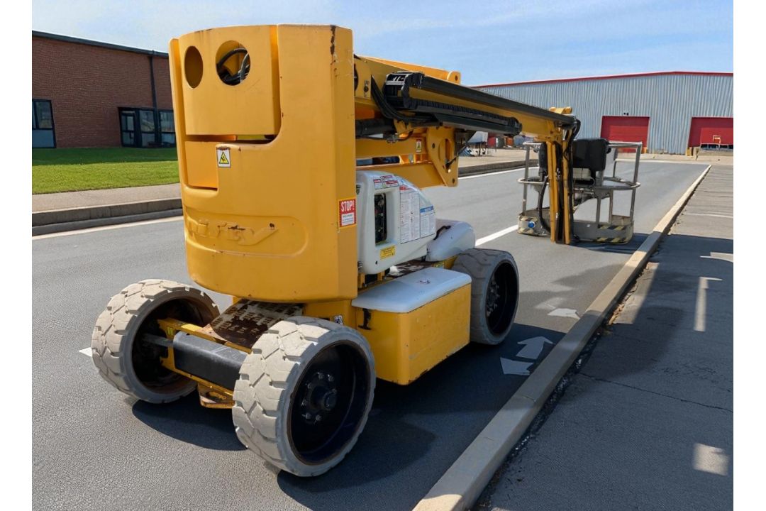 2014 NIFTYLIFT HR15 CHERRY PICKER – 15.5M WORKING HEIGHT, DIESEL & BATTERY - Image 13 of 15