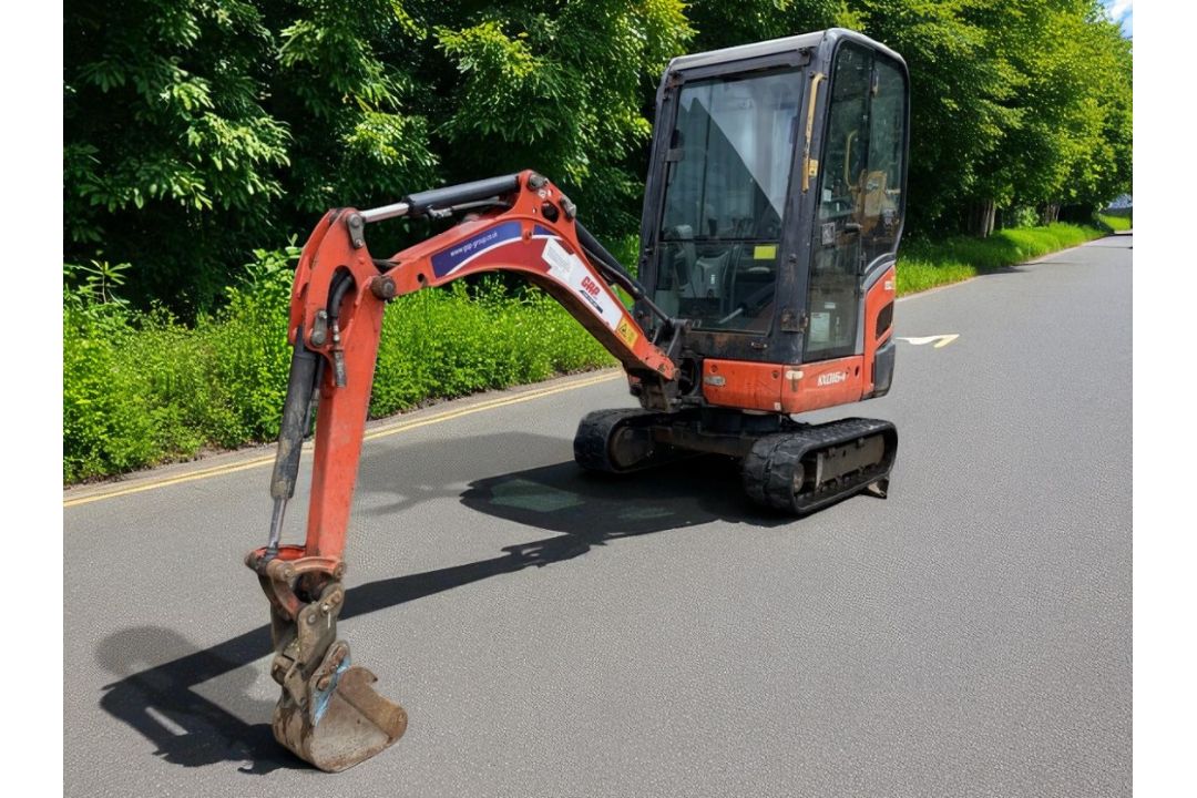2017 KUBOTA KX016-4 1.6T MINI EXCAVATOR – FULL CAB – QUICK HITCH - Image 6 of 13