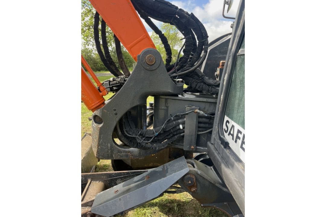 2018 HITACHI ZX85USB-5A 8 TONNE EXCAVATOR – QUICK HITCH – 2 BUCKETS – BLADE - Image 11 of 14
