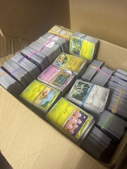 BUNDLE OF X200 POKEMON CARDS